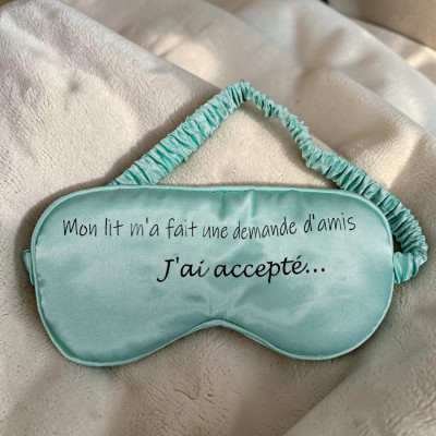 Mon lit m'a fait une demande d'amis  - Masque de nuit satiné